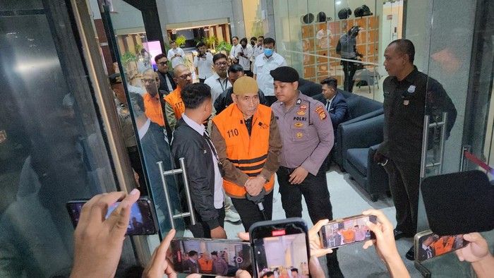 Kasus Kuota Haji, KPK Tahan Bos Maktour dan Ketua Asosiasi Kesthuri: Ismail Adam Nangis
