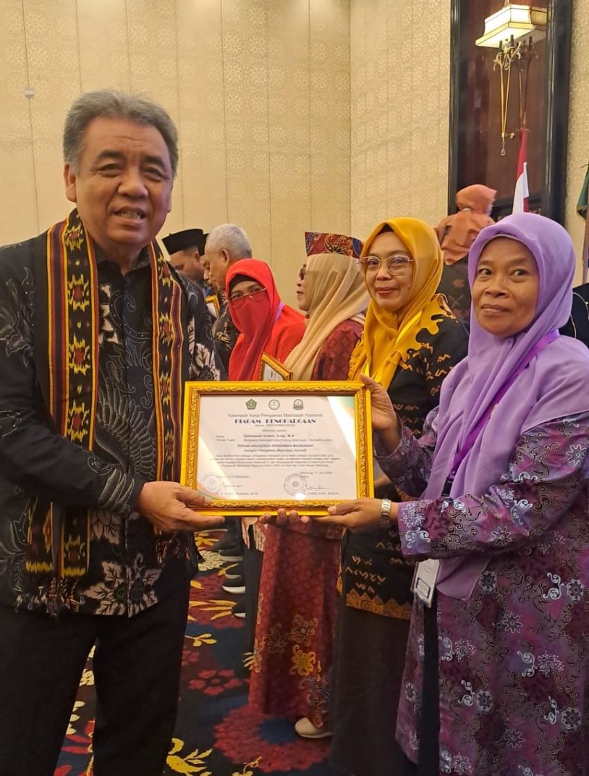 Pengawas Madrasah Kemenag Padangsidimpuan Raih Anugerah Inovatif Tingkat Nasional