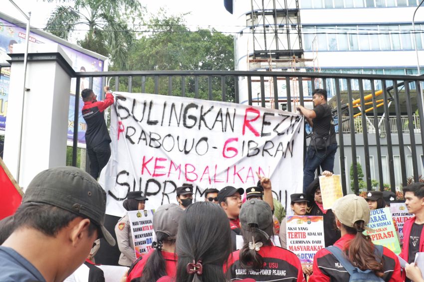 Kepung Lapangan Merdeka, Mahasiswa: Copot Kepala BGN Sumut Hentikan MBG, Lihat Foto-fotonya