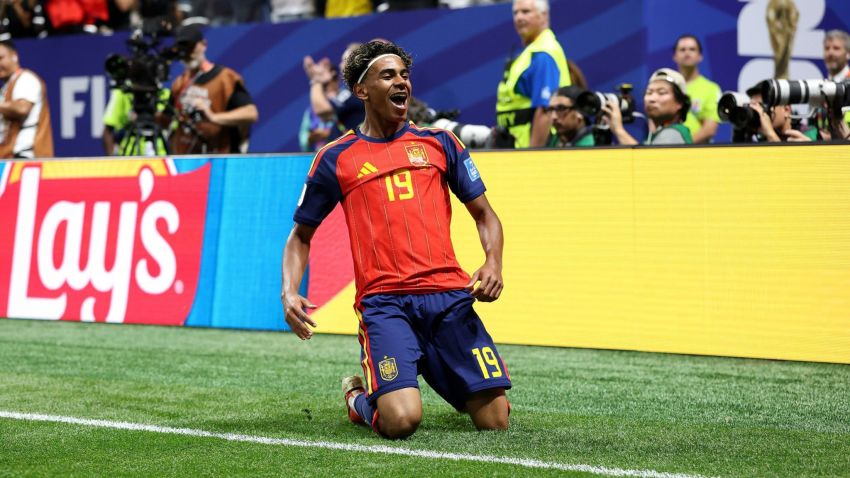 Lamine Yamal Cetak Gol Perdana di Piala Dunia, Ini Foto-foto Selebrasi yang Bikin Cewek-cewek Terpesona...