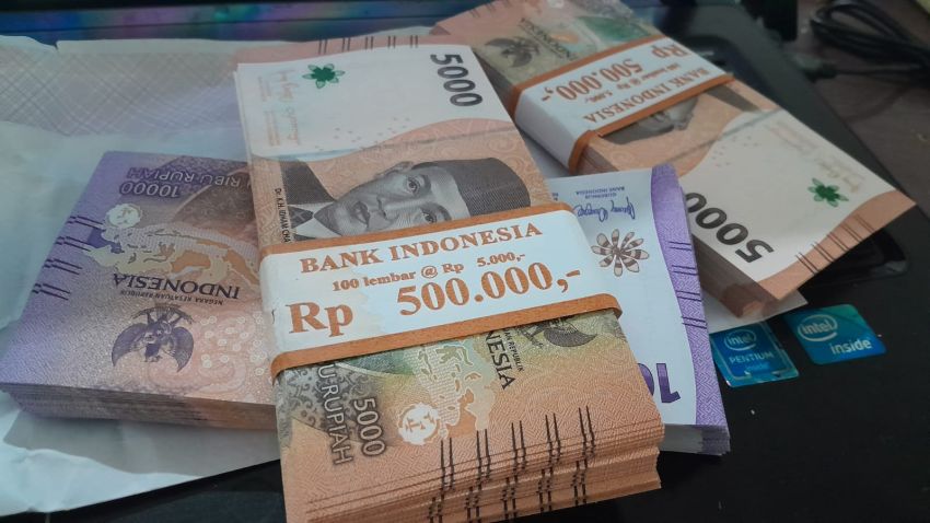 Nilai Tukar Rupiah Melemah Menjadi Rp17.878 per Dolar AS