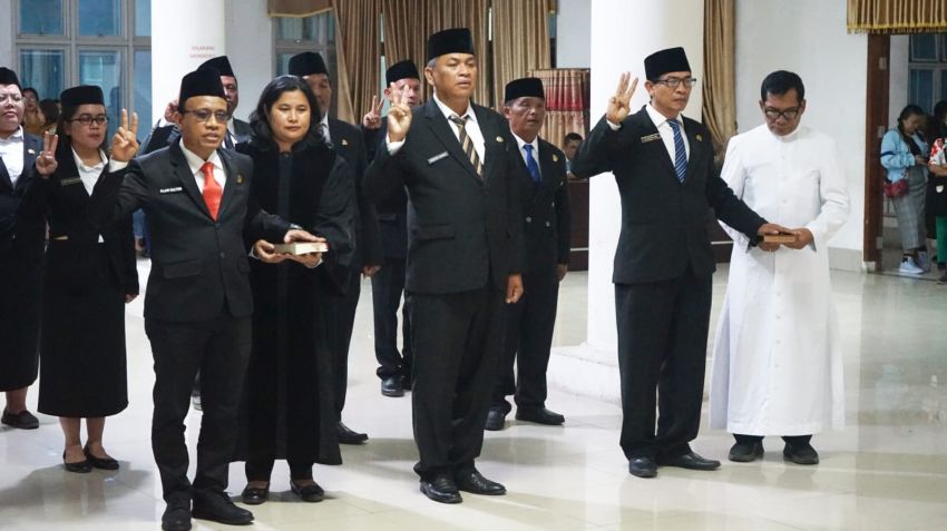 &lrm;Pemkab Taput Lantik 17 Pejabat Administrator, Perkuat Kinerja Perangkat Daerah.