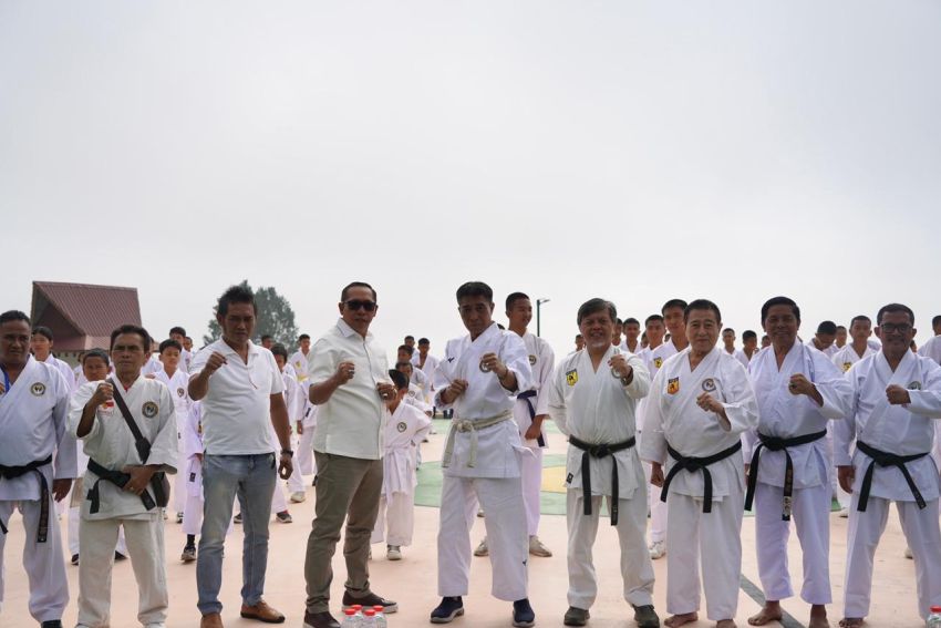 Bupati JTP Hutabarat Resmikan Ujian Sabuk Wadokai Diikuti 300 Karateka