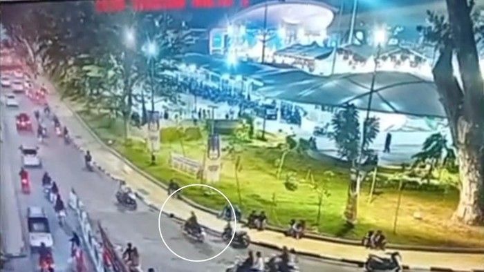 Nonton Acara Gemes Sama Keluarga di Lapangan Medeka, Sepeda Motor Driver Ojol Digasak Maling