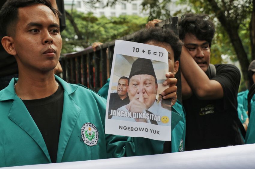 Kepung Lapangan Merdeka, Mahasiswa: Copot Kepala BGN Sumut Hentikan MBG, Lihat Foto-fotonya