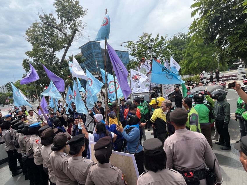 Massa Ojol Kepung Kantor Gubsu, Desak Pemko/Pemkab Gratiskan Parkir