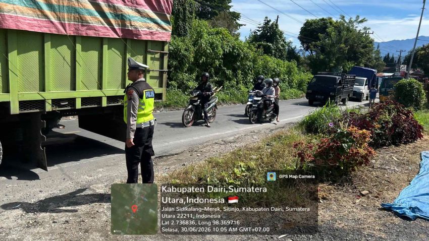 Antrean BBM di SPBU Sitinjo, Polres Dairi Urai Arus Lalin Antisipasi Kemacetan