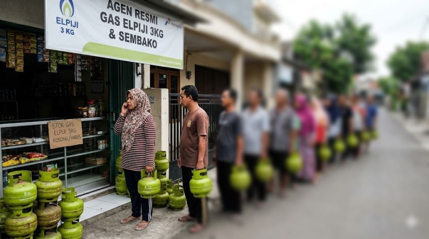 Warga Labuhanbatu Menjerit! Gas LPG 3 Kg Langka dan 'Mencekik Leher'