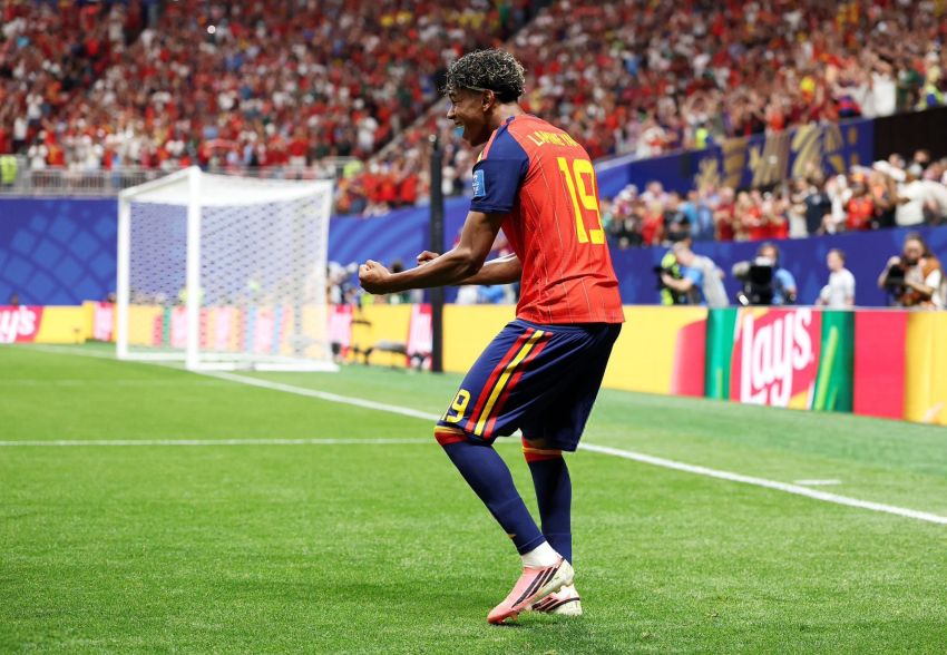 Lamine Yamal Cetak Gol Perdana di Piala Dunia, Ini Foto-foto Selebrasi yang Bikin Cewek-cewek Terpesona...