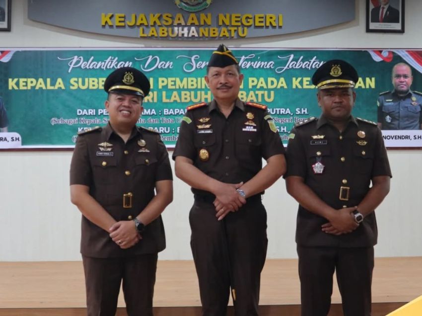Kajari Labuhanbatu Pimpin Sertijab Kasubbagbin, Azmi Novendri Resmi Gantikan Febby Erwan