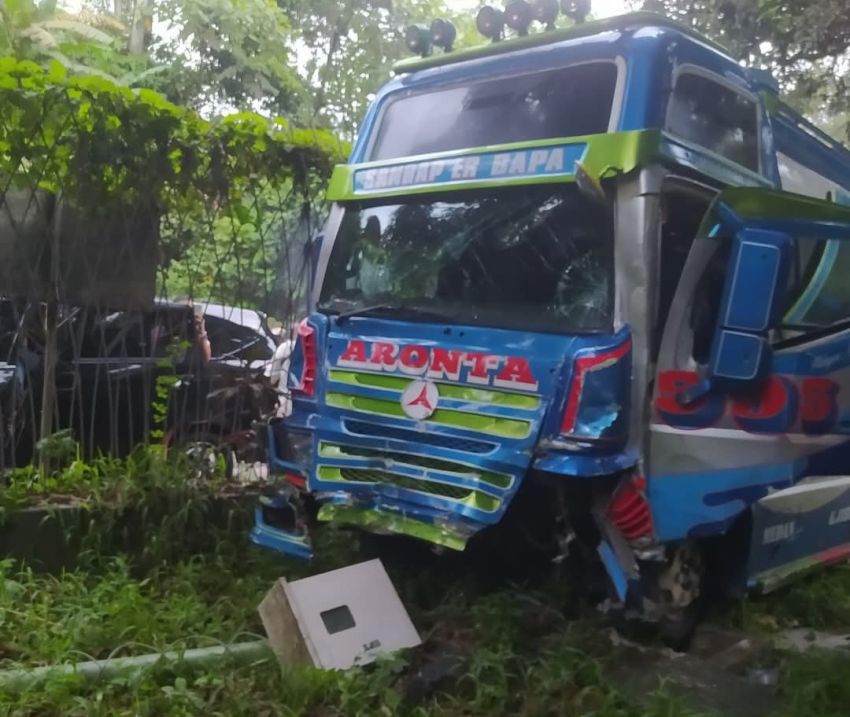 Bus Aronta Alami Rem Blong, Tabrak Sejumlah Kendaraan
