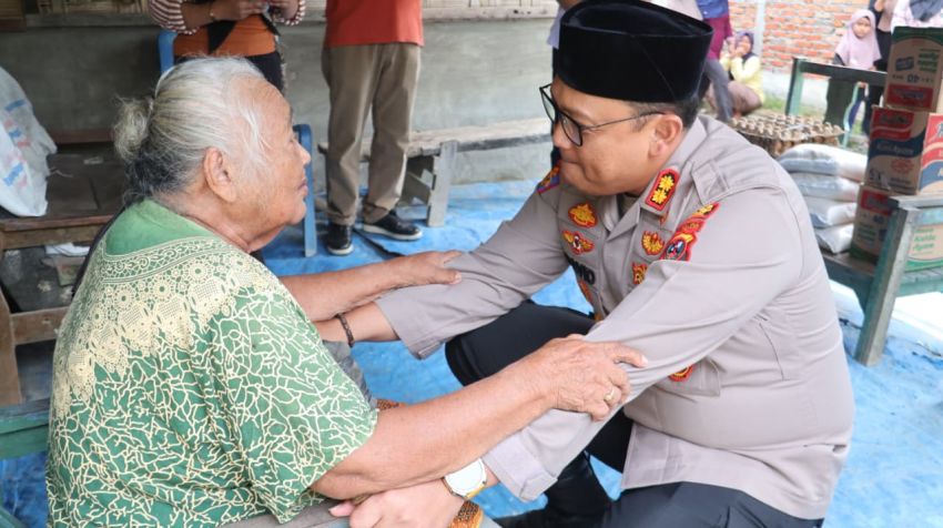 Kapolres Langkat Tunjukkan Kepedulian terhadap Lansia di Secanggang