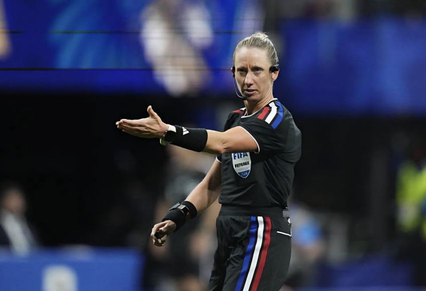Tori Penso Wasit Wanita Pertama asal Amerika Serikat Pimpin Piala Dunia 2026, Langsung 3 Kartu Kuning