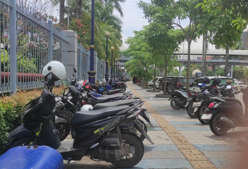 Parkir di Trotoar Bisa Kena Sanksi dan Penderekan, Ini Aturannya