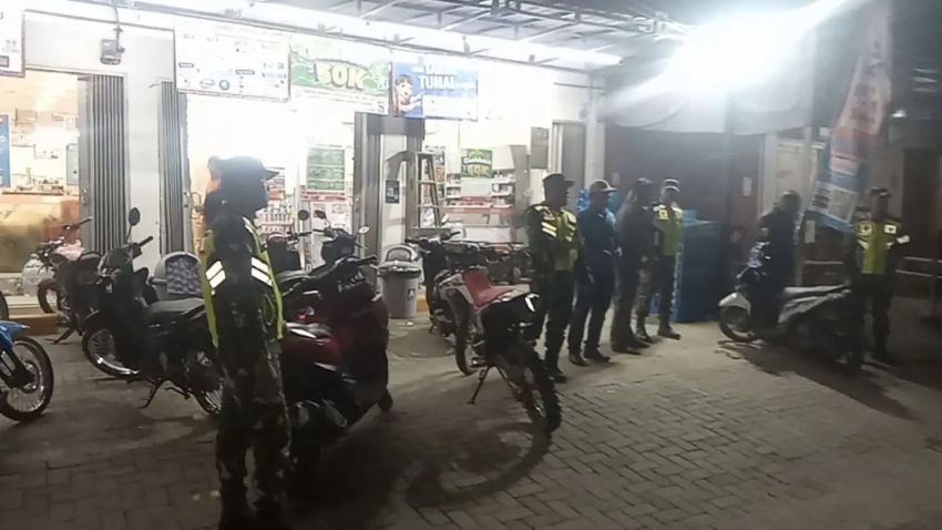 Koramil 10/Tanah Jawa Bersama Komduk Gelar Patroli Siskamling Hingga Wilayah Aman dan Kondusif