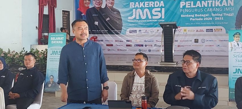 Farianda Putra Sinik Siap Tarung Dengan  Rianto SH MHum Secara Demokratis