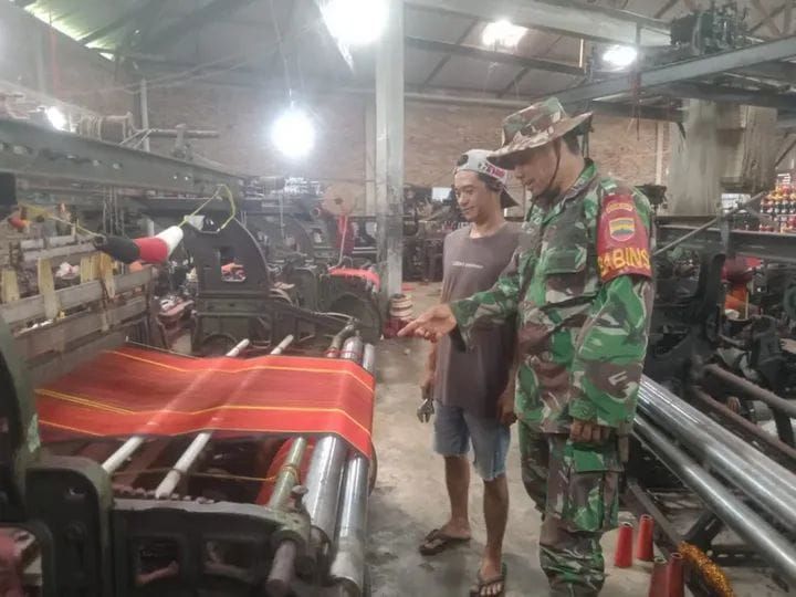 Menenun Harapan Bersama Babinsa, Perajin Ulos Rasakan Kehadiran TNI