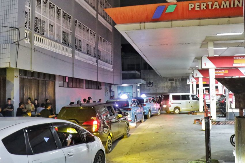 Warga Antre BBM Hingga Dini Hari di SPBU di Kota Medan