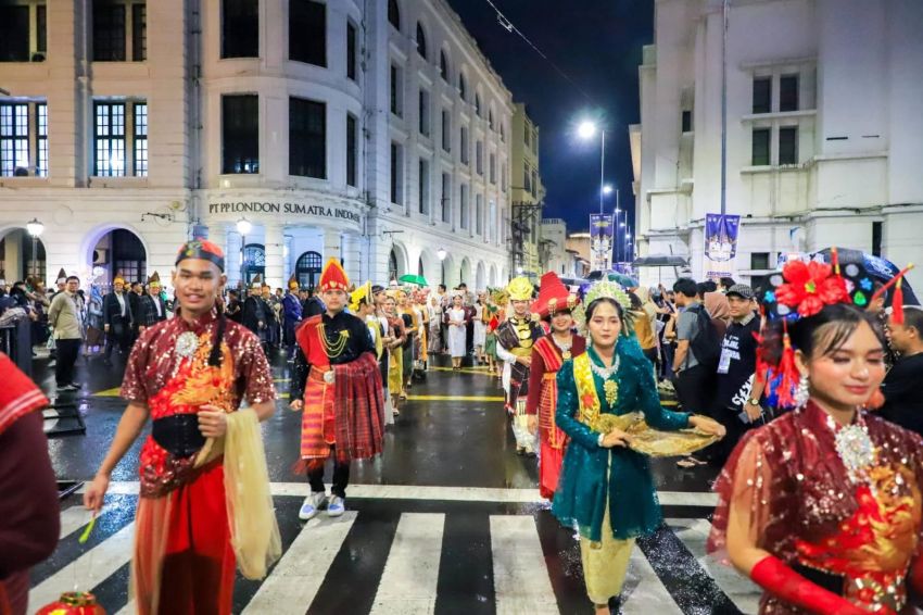 Wesly Silalahi Pimpin Penampilan Pesona Budaya Simalungun dan Ragam Etnis di Karnaval Budaya Nusantara Rakernas XVIII APEKSI