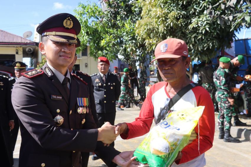 Polres Dairi Salurkan 70 Sak Beras untuk Warga yang Membutuhkan