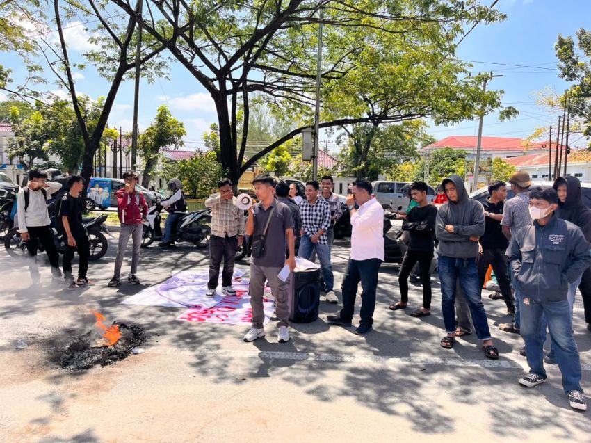 Demo di Kejati Sumut, Massa Desak Kadisdik Labuhanbatu Diperiksa, Pejabat Kejaksaan Tantang Siap Mundur!