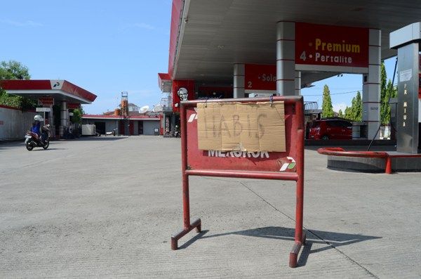 Antre Solar Mengular di SPBU Sidikalang Dairi, Sopir Rela Menginap