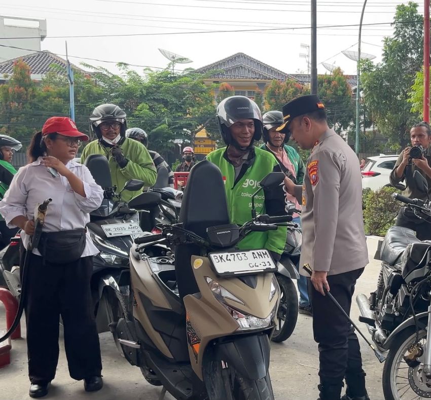 Atasi Antrean BBM di Medan, Polrestabes Kawal Mobil Tangki dan Siagakan Personel di SPBU