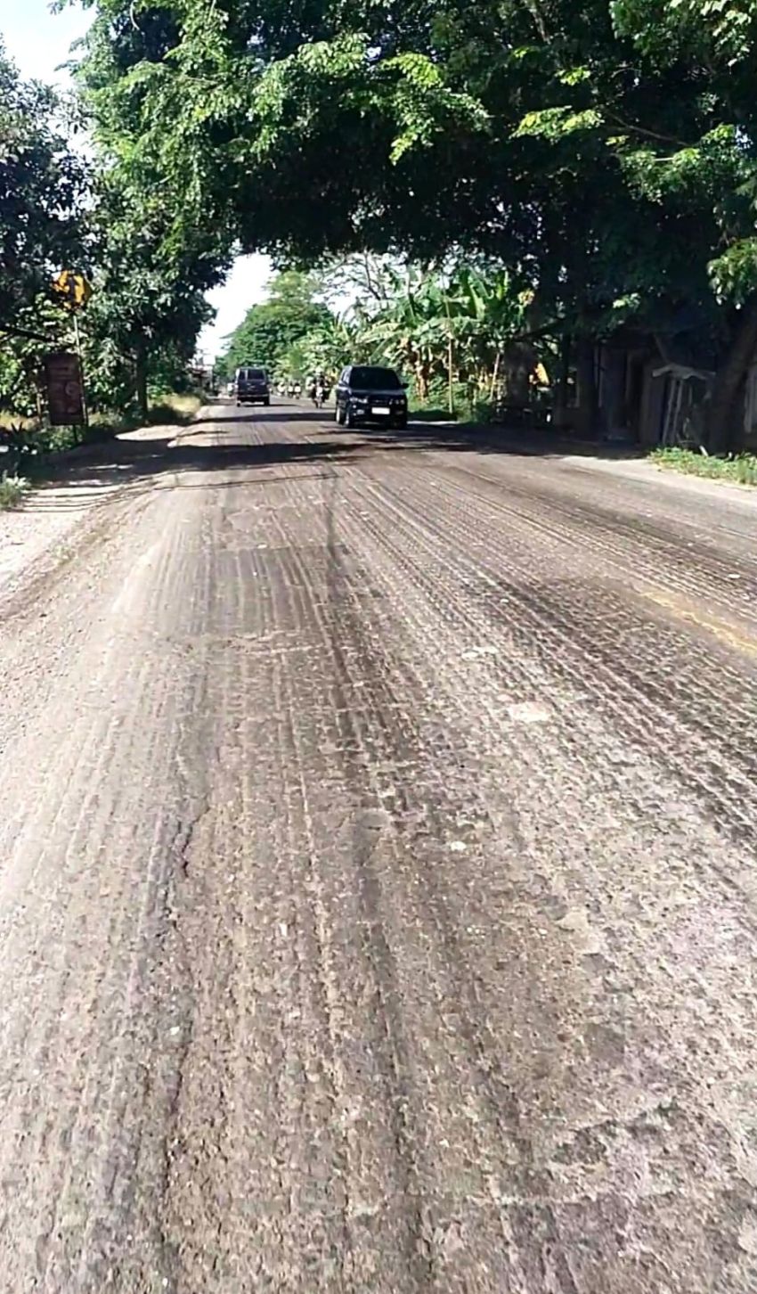 Jalan Nasional di Kecamatan Hinai Langkat Dikorek Dibiarkan Berbulan-bulan Tanpa Kepastian