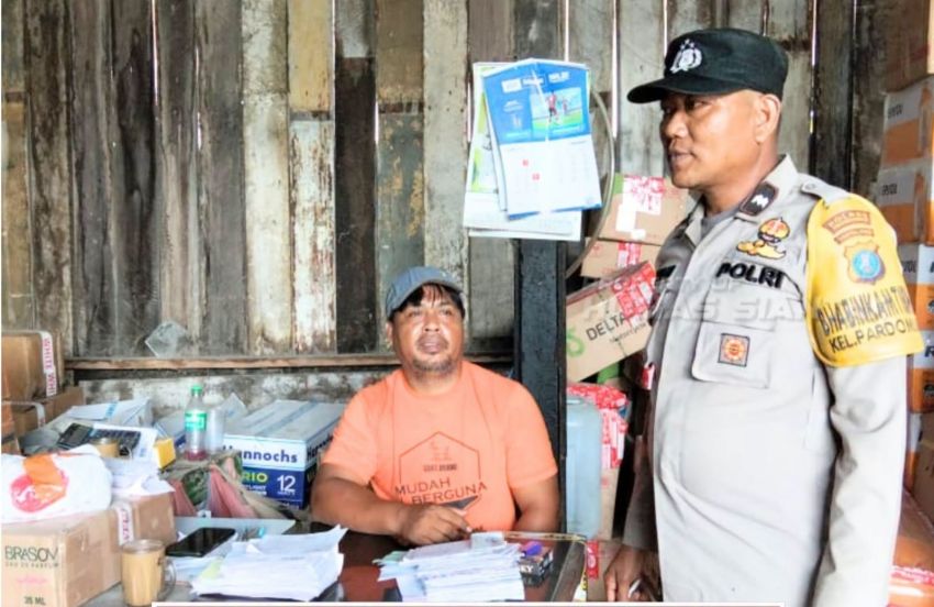 Jalin Silahturahmi, Bhabinkamtibmas Polsek Siantar Timur DDS di Gudang Expedisi