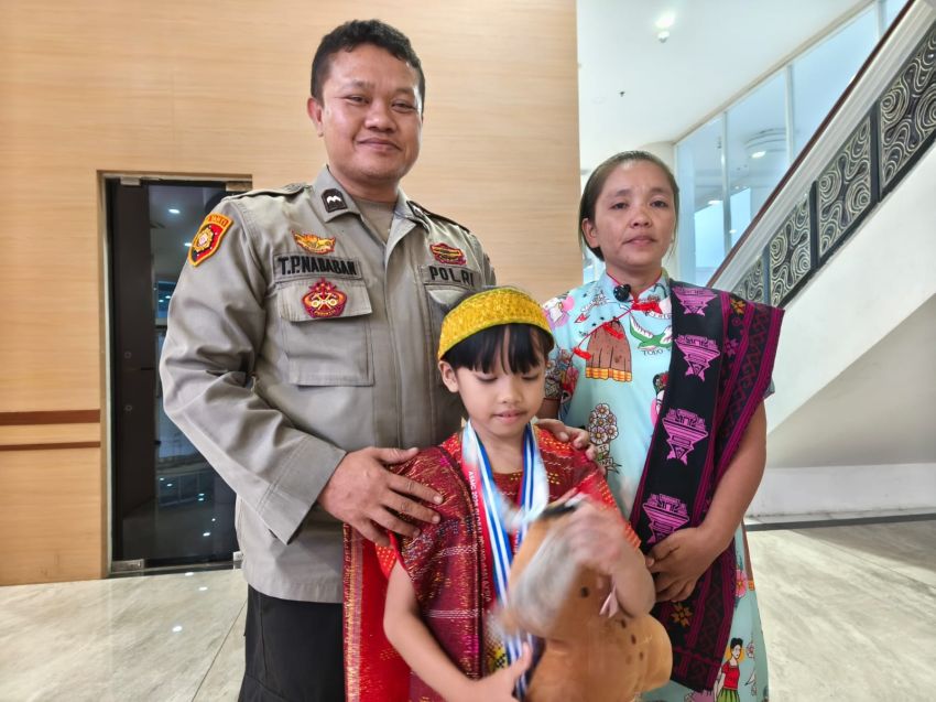 Caroline Nababan, Siswi SD Peraih Emas Olimpiade Asia Dapat Hadiah Rumah hingga Beasiswa dari Gubsu
