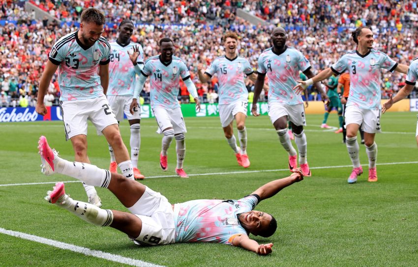 Senegal Kena Magic, Setan Merah Melaju