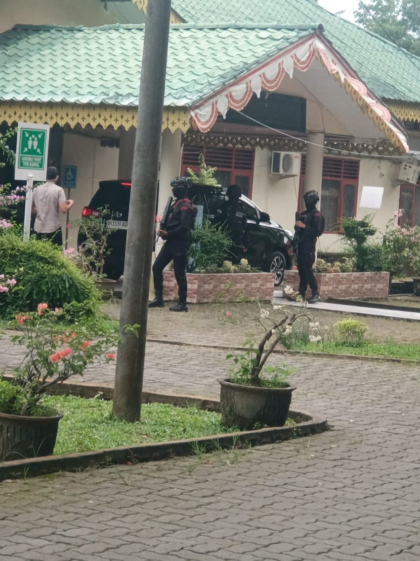 KPK Juga Geledah Kantor Dinas Pendidikan Langkat, Tiga Koper Dokumen Dibawa Penyidik