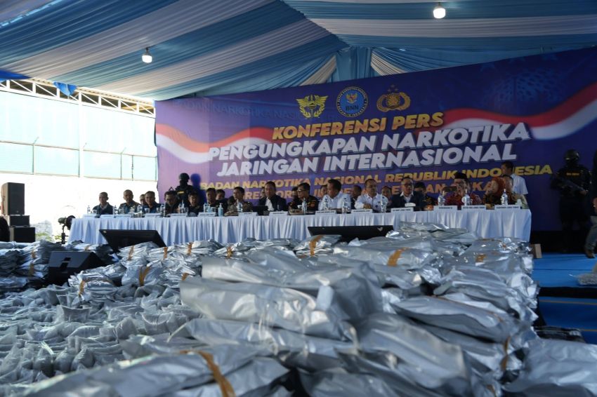 BNN Amankan 4 Kontainer Narkotika Jenis Kuncup Bunga Cannabinoid Bahan Baku Rokok Elektronik