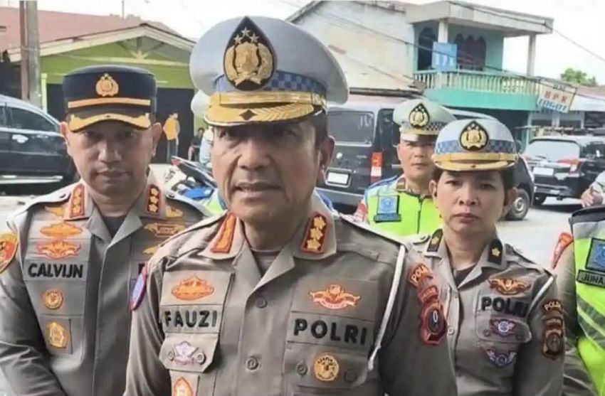 Sebelum Terguling Truk Sempat Pecah Ban Hingga Seruduk 9 Kendaraan