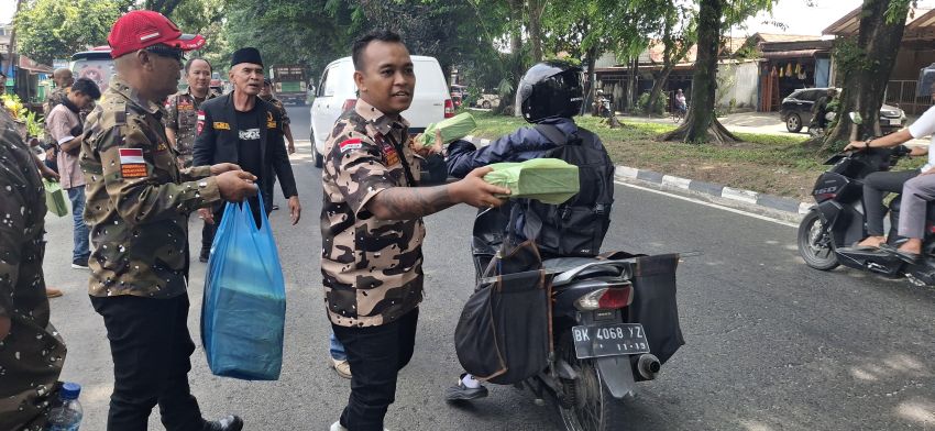 Aksi Sosial Jumat Berkah, GRIB Jaya Kota Medan Sebar Ribuan Porsi Makanan