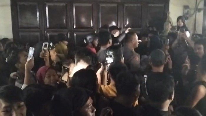 Viral! Dituding Lakukan Pelecehan Terhadap Anak-anak, Rumah ASN Digeruduk Warga