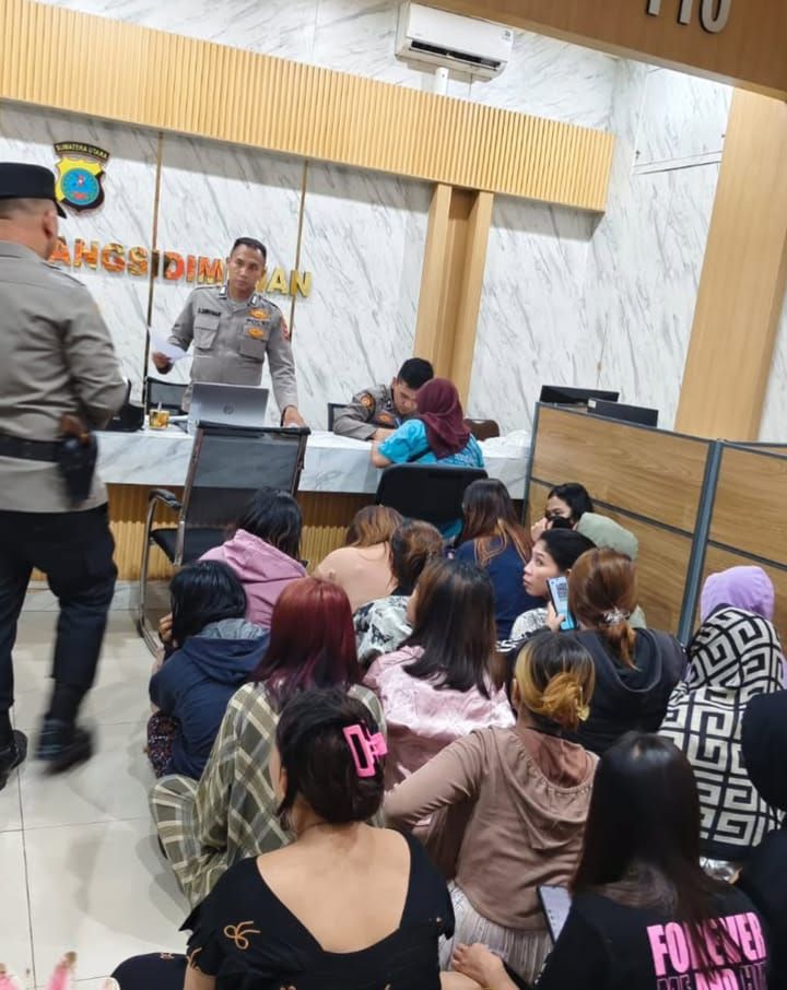 Ratusan Warga Gerebek Rumah Kos di Kompleks DPR Padangsidimpuan, 23 Cewek dan 16 Cowok Diamankan