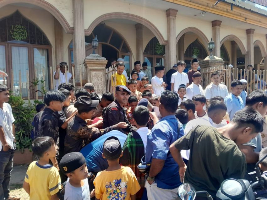 Polda Sumut Tebar Kepedulian Lewat Berbagi Berkah, Brimob Bagikan Makanan Gratis Kepada Masyarakat