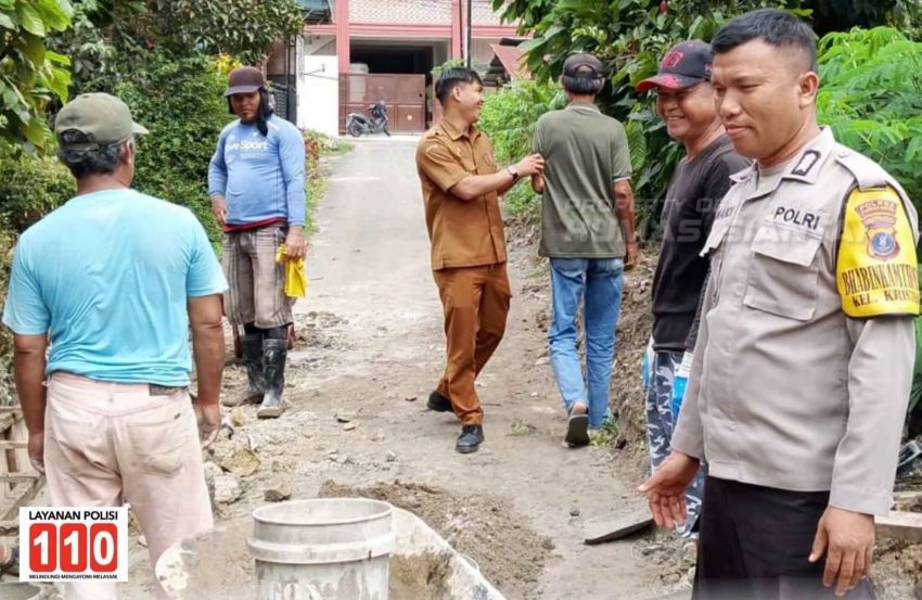 Bhabinkamtibmas Polsek Siantar Selatan Sambangi Pokmas Perbaikan Saluran Air