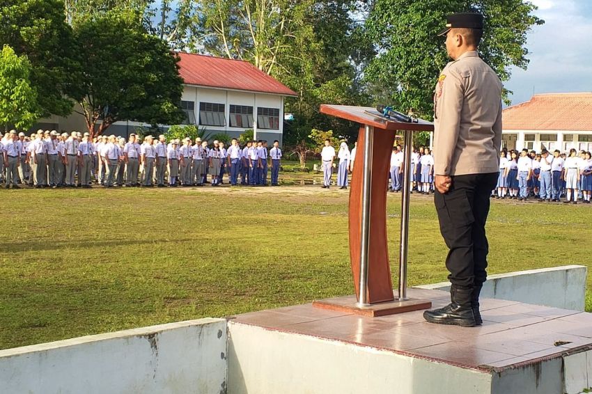 Polres Dairi Tanamkan Disiplin dan Cegah Kenakalan Remaja di SMA Negeri 2 Sidikalang