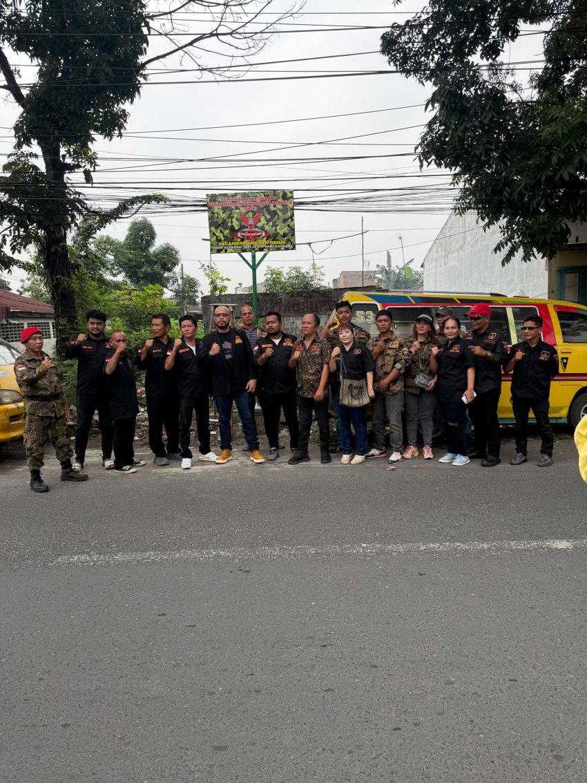 Resmikan Plang PAC Medan Denai, GRIB Jaya Kota Medan Bagikan 3.000 Kotak Nasi ke Masyarakat