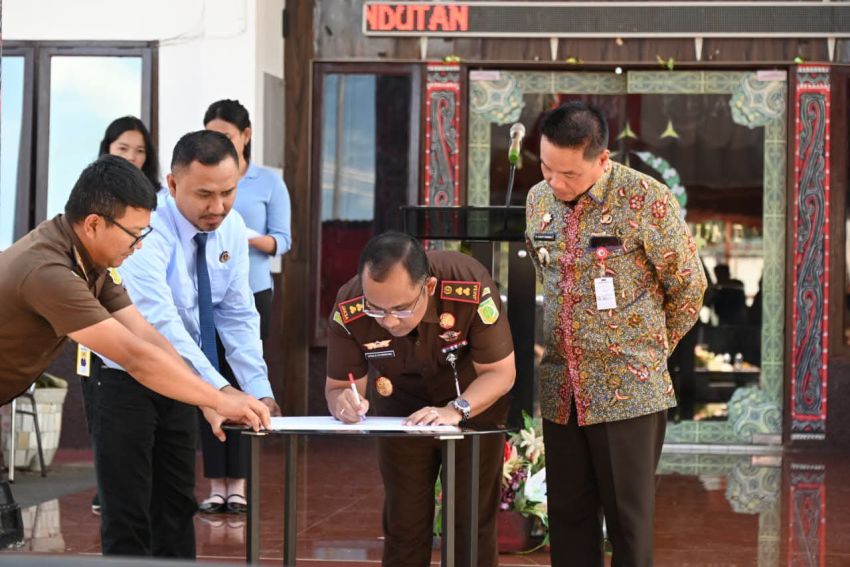 Bupati Humbahas dan Kajari Teken Kesepakatan untuk Zona Integritas WBK, Anti Narkoba dan Kekerasan Anak