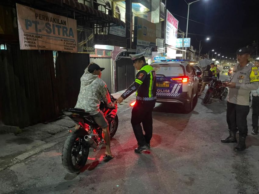 Polisi Tindak Pengendara dengan Knalpot Brong di Doloksanggul