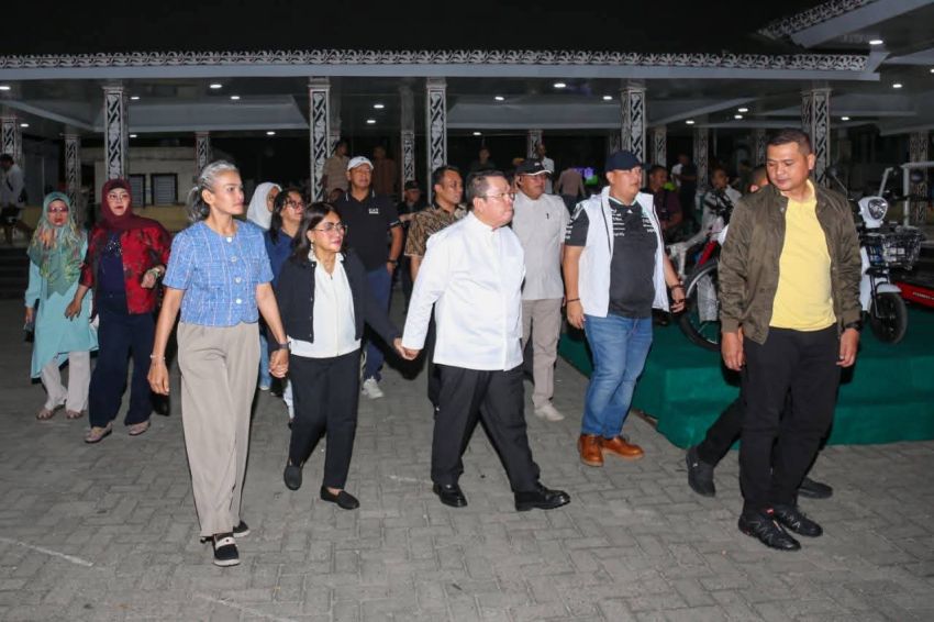 Wali Kota Wesly Silalahi Pukul Gong Tanda Dibukanya Festival Rakyat dan Nobar Bola Gembira