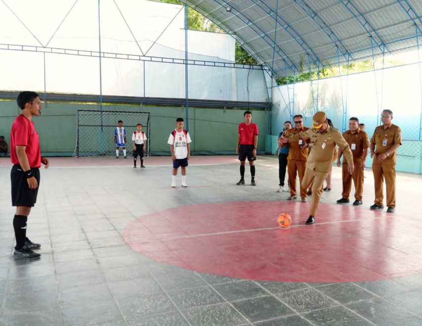 Bupati Oloan Nababan Buka Pertandingan Futsal Tingkat SMP se Humbahas