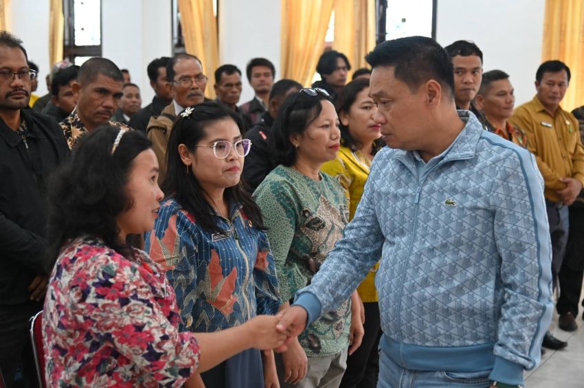 Bupati Humbang Hasundutan Buka Pembekalan Panitia Pemilihan Kepala Desa