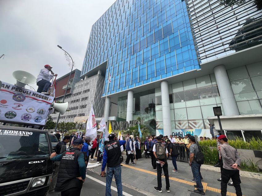 Sempat Mendatangi Menara Mandiri, Massa ORI dan DPN Puas Usai Terima Penjelasan Resmi Bank Mandiri Terkait PT TSI dan PT BPSat