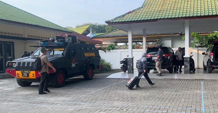 KPK Bawa 2 Koper Usai Geledah Kantor Dinas Perkim Langkat