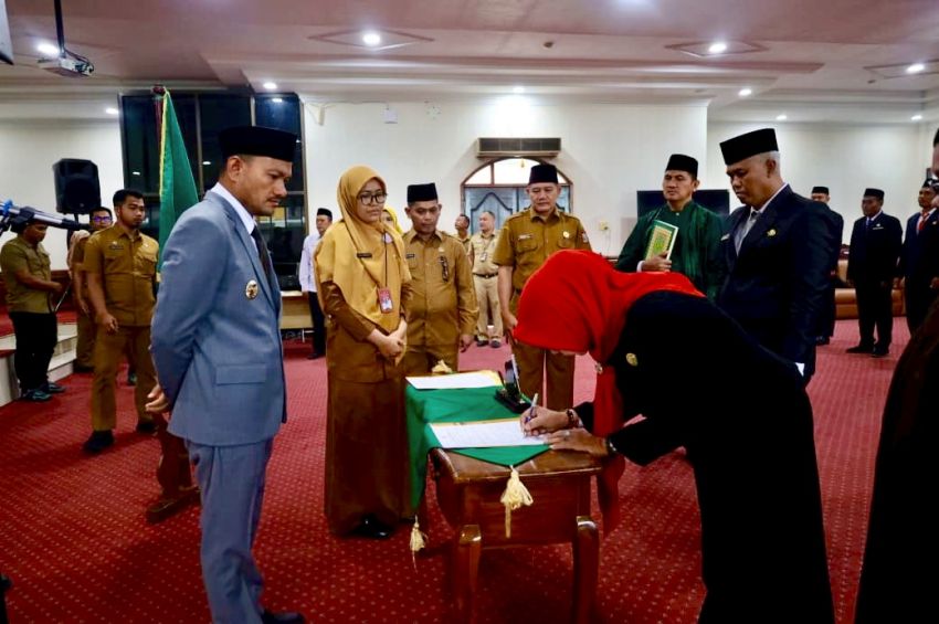 Wali Kota Tanjungbalai Mahyaruddin Salim Lantik 16 Pejabat