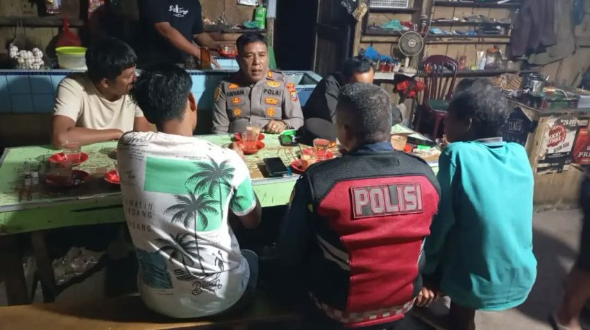 Kapolsek Simpang Empat Ajak Warga Aktifkan Poskamling Lewat Patroli Dialogis di Desa Perteguhen
